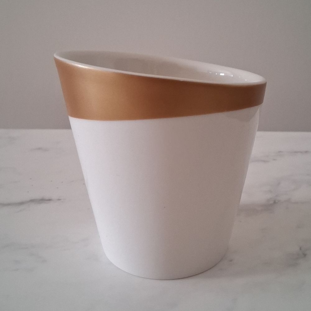 Starbucks Coffee 2012 New Bone China White & Gold Cup Mug 8 oz, in